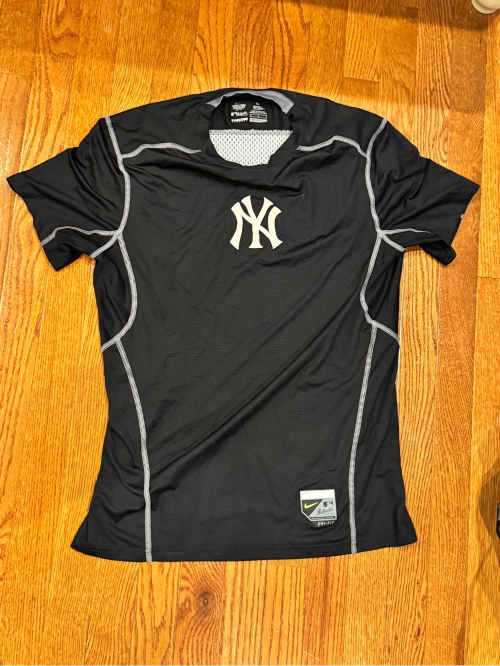 Nike Pro Combat MLB New York Yankees Authentic Shirt Mens Medium Black